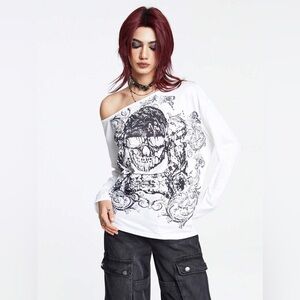 NWOT ROMWE Goth Skull Print Asymmetric Neck Tee